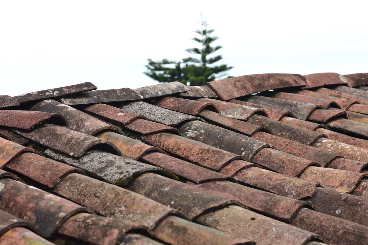 How to Stop Rain from Coming Through Your Roof 1 AD 4nXeop4ijWvsImQ uiUNAdm4032Nkb5JwT0sZPYaUfxV oQYct8KlORrCkEjBpjdzABdVeSVvmyqIW8 gcZdC6cA0kNQNQyYSSLj9mD1t9AVEUGvPV2mtMjYqQnwOJXDmVaA4PrwWUw