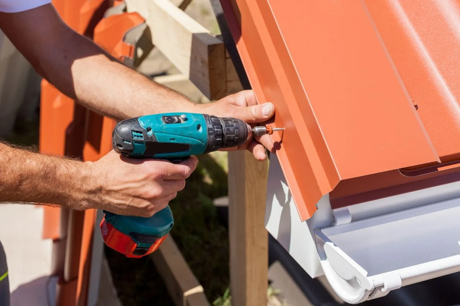 How to Sheet a Roof: 5 Best Practices 2 AD 4nXeorp 4oBSka05UW
